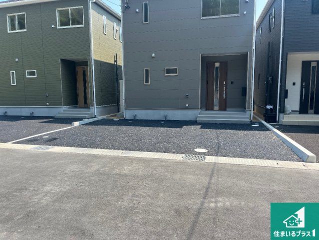 姫路市勝原区山戸　第4期　新築一戸建ての駐車場|並列2台駐車可能！ゆとりの駐車スペースで車庫入れもスムーズ！