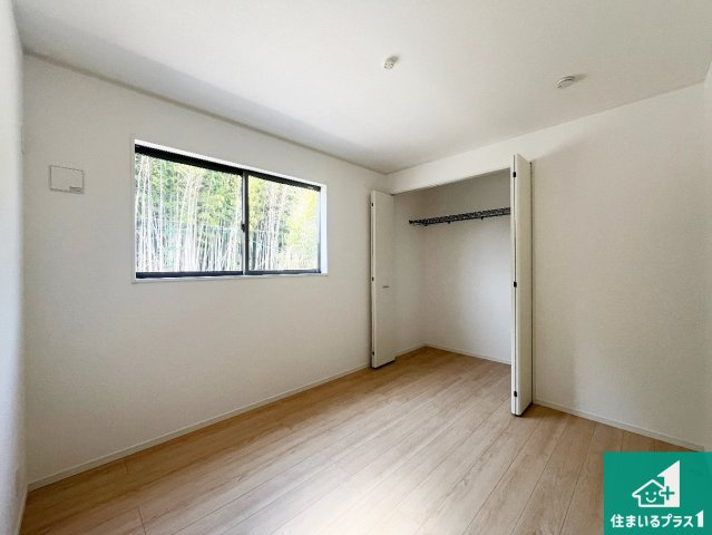 姫路市勝原区山戸　第4期　新築一戸建ての洋室|収納スペースが充実しているので子供の成長に合わせてたくさん収納ができます！家族構成に合わせた様々な活用ができる収納！