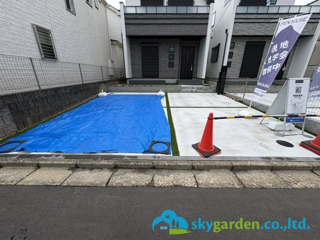 藤沢市湘南台６丁目　新築戸建　全２棟 B号棟の駐車場|車種により並列２台駐車可能