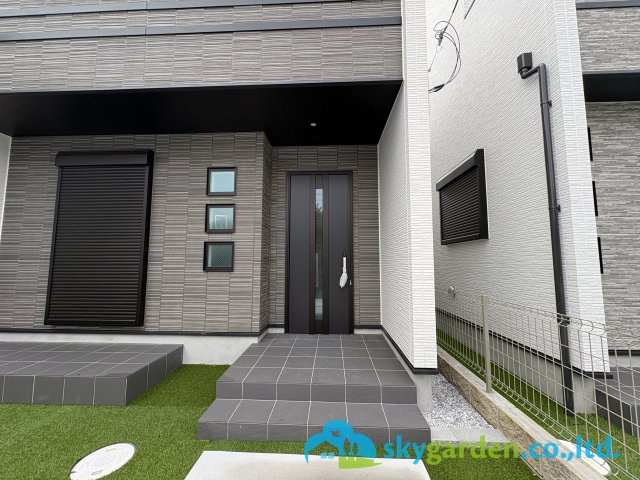 藤沢市湘南台６丁目　新築戸建　全２棟 B号棟の外観|玄関前の様子