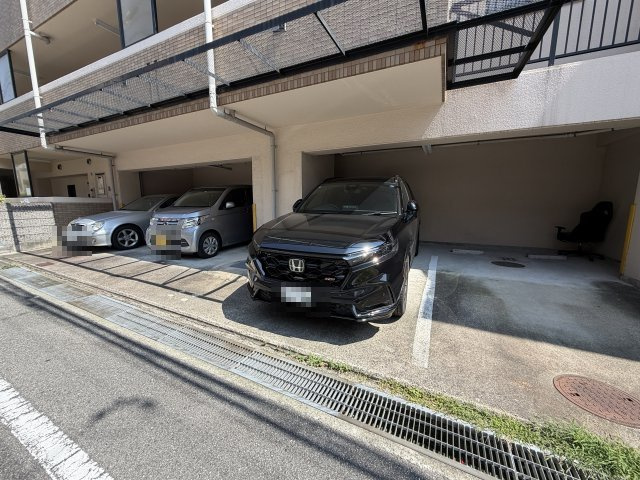 ルブニール西郷の駐車場