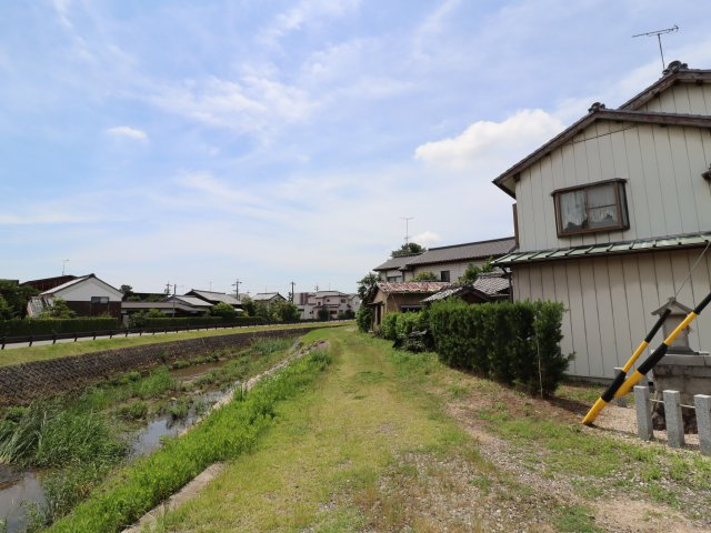 岡崎市福岡町字新町　土地の前面道路含む現地写真