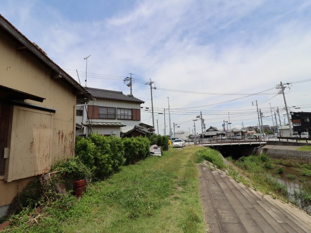 岡崎市福岡町字新町　土地の前面道路含む現地写真