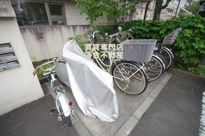 【その他共用部分】 | BANYAN North Kona | 敷地内駐輪場完備