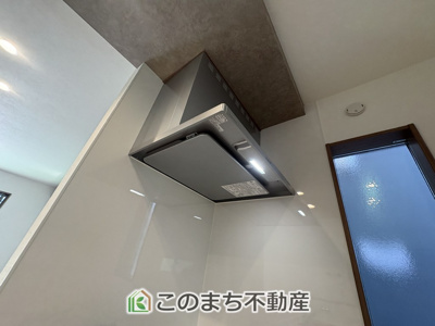 【設備】 | ワイウッドコート佐野市富岡町第7期　 | シンプルながらお料理の匂いをスッキリ吸引するレンジフード☆