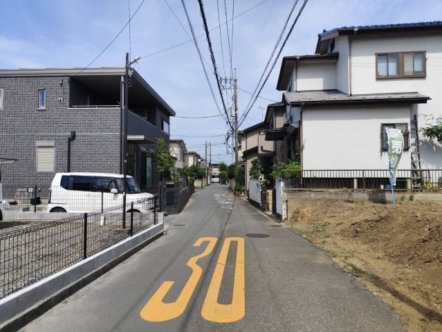 入間市上藤沢売地の前面道路含む現地写真
