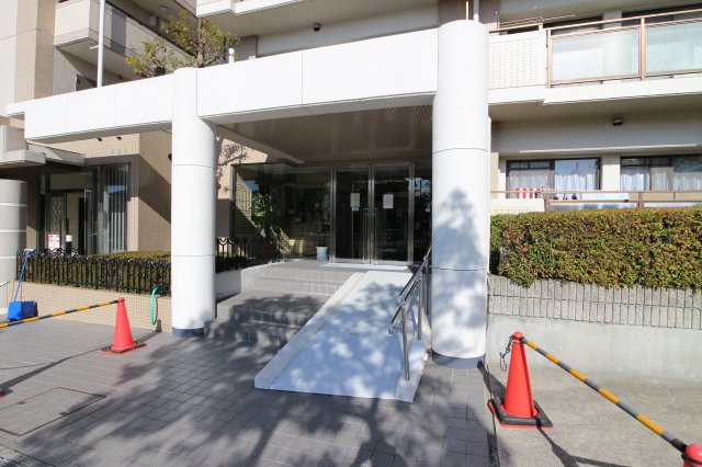 カルム学園緑が丘のエントランス