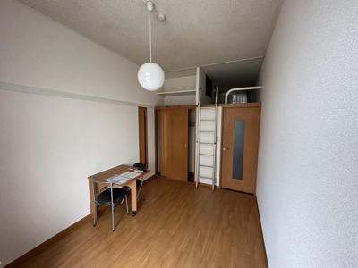 【寝室】 | レオパレスメルベーユ | 落ち着いた色調の寝室です