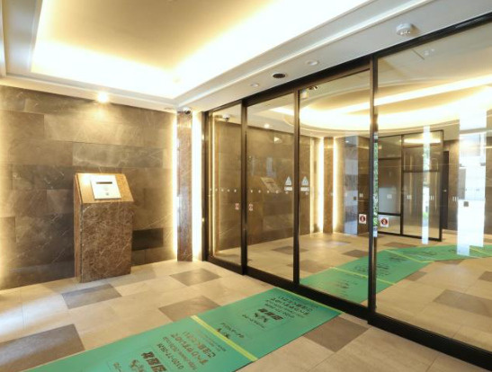 名古屋市中区丸の内３丁目の賃貸マンションのエントランス