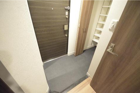 名古屋市中区丸の内３丁目の賃貸マンションの玄関