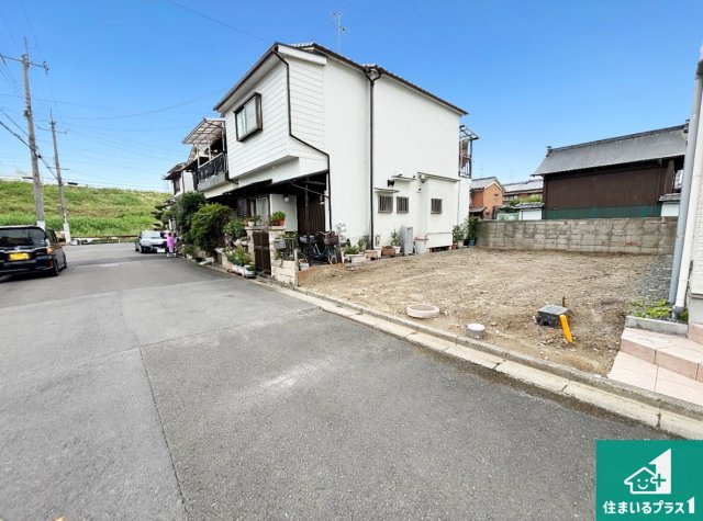 高槻市芝生町　第11期　新築一戸建ての前面道路含む現地写真|周辺は落ち着いた街並みの住宅地！子育てがしやすい住環境です！まだ未完成ですが、現地でしかわからない事もございます。是非一度ご覧ください。