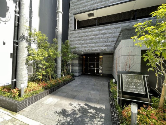 名古屋市中区丸の内３丁目の賃貸マンションのエントランス