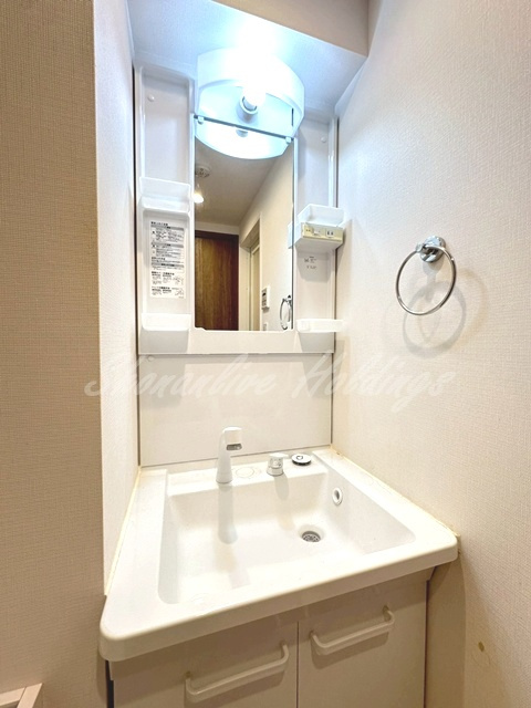 イアース横濱関内の洗面所|同物件別部屋
