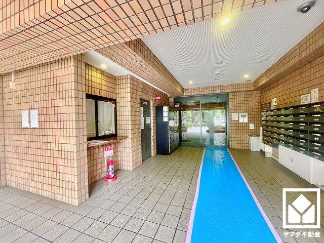 ライオンズマンション上鳥羽のロビー