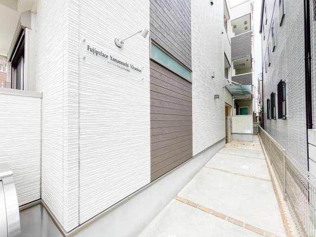 フジパレス山之内Ⅵ番館のエントランス