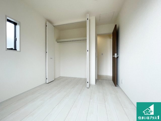 明石市朝霧町　第4期　新築一戸建ての洋室|収納スペースが充実しているので子供の成長に合わせてたくさん収納ができます！家族構成に合わせた様々な活用ができる収納！