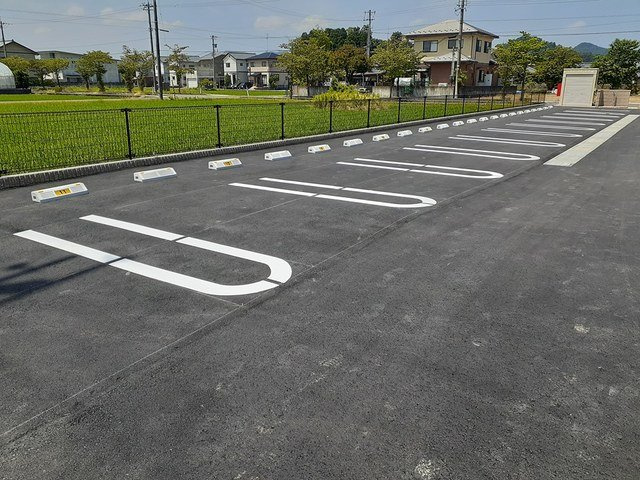 ララ・セゾンの駐車場