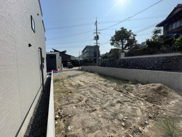 古江東町（A）　土地の外観|北西側は通路になっているため、陽当たり・風通し良好です。