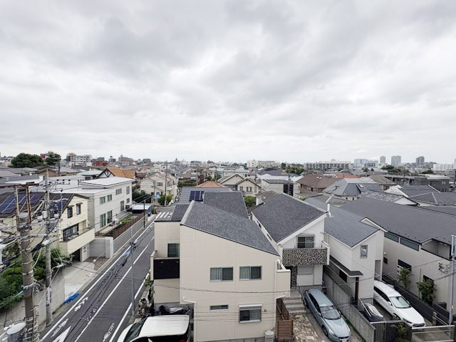 【展望】 | 田園調布コーポラス | 眼前に広がる空の雄大さと、このお部屋の自慢の一つである「眺望」をご覧ください。毎日、この景色を独り占めできる新生活に夢が広がります。～即日のご見学可能～　お問合せはお気軽にどうぞ。
