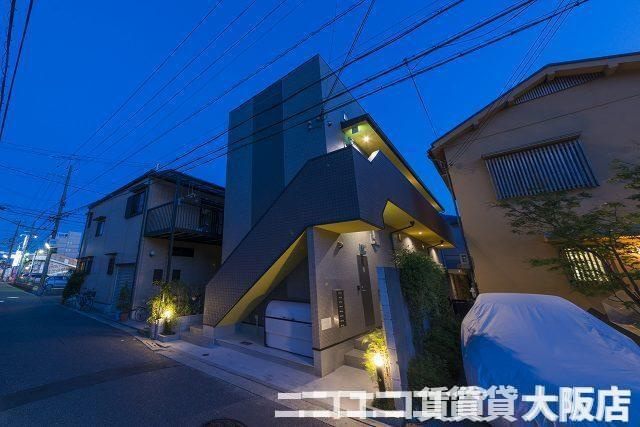堺市西区浜寺諏訪森町西２丁のアパートの外観