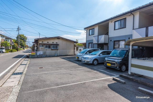 セジュール・タカノの駐車場|駐車場　2台目も可能です。