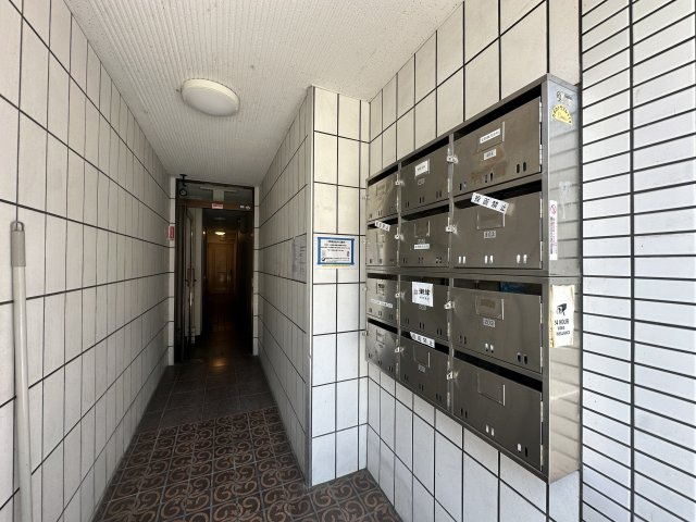 ロイヤル遠里小野のエントランス
