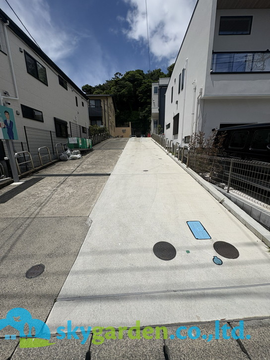 鎌倉市腰越５丁目　新築戸建　の前面道路含む現地写真|前面道路含む現地写真です
