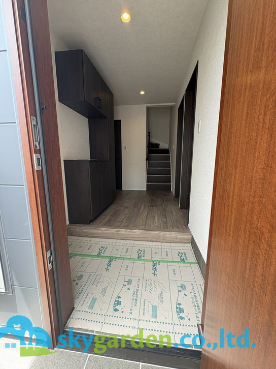鎌倉市腰越５丁目　新築戸建　の玄関|シンプルで使いやすい玄関です