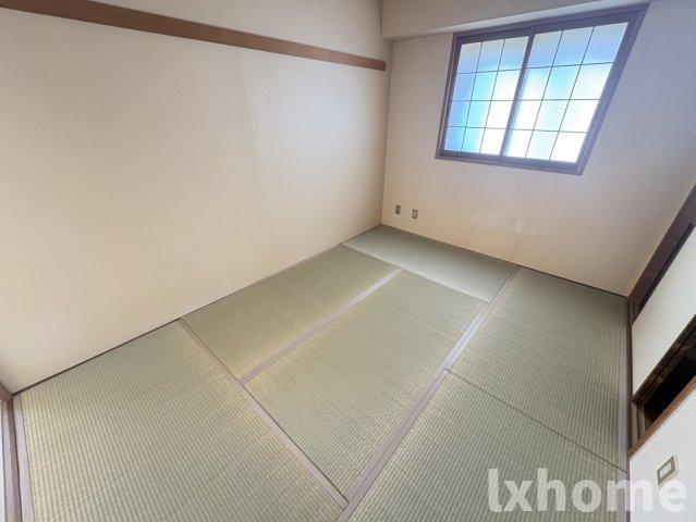 メゾン摂津の和室|和室ならではの温かな和の空間で寛ぎの時間を過ごせます