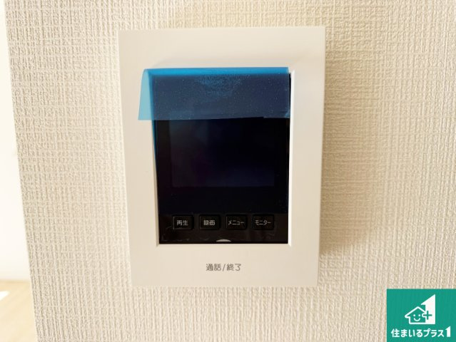 大阪狭山市大野東　第1期　新築一戸建ての防犯設備|カラーモニターインターホン！声だけでなく来訪者の姿や顔がモニターで確認できるので、小さなお子様がいらっしゃるご家庭でも安心できます！