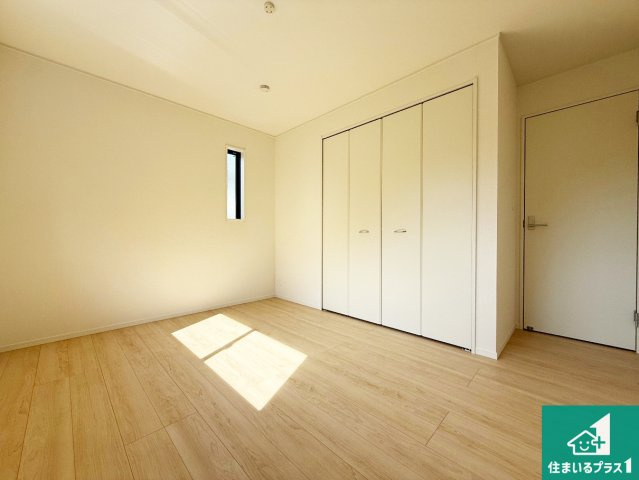 大阪狭山市大野東　第1期　新築一戸建ての洋室|シンプルな洋室は、自分好みのインテリアが楽しめます♪ご家族とインテリアや家具を選びに行くのは入居時の醍醐味の一つです。ぜひお楽しみください♪