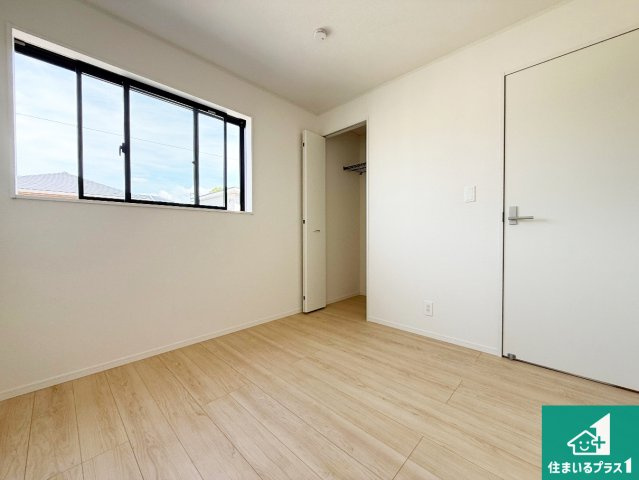 大阪狭山市大野東　第1期　新築一戸建ての洋室|シンプルな洋室は、自分好みのインテリアが楽しめます♪ご家族とインテリアや家具を選びに行くのは物件購入時の醍醐味の一つです。ぜひお楽しみください♪