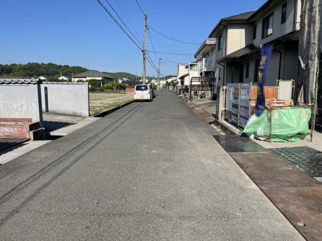 岡山市中区国府市場　戸建ての前面道路含む現地写真