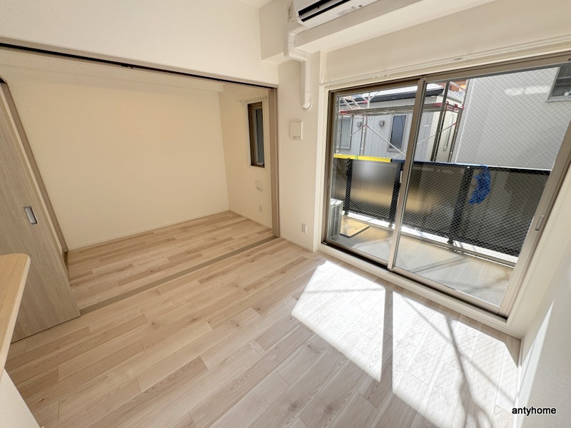 ライブカーサ天満橋　仲介手数料無料の居間・リビング