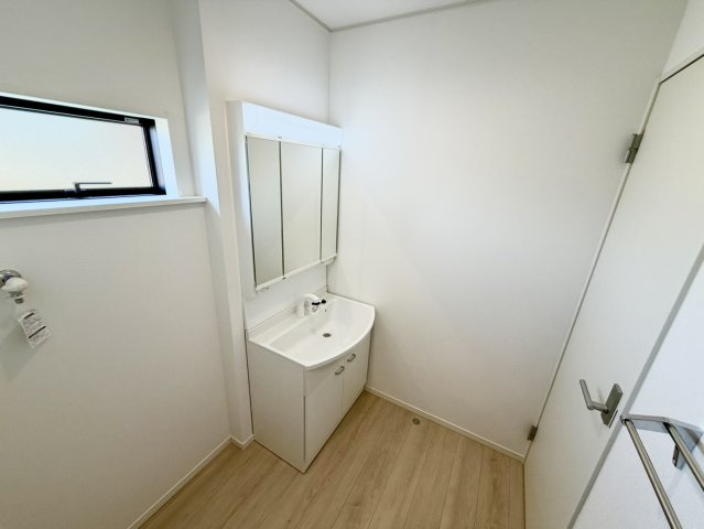 クレイドルガーデン和歌山市布施屋第６　４号棟の独立洗面台