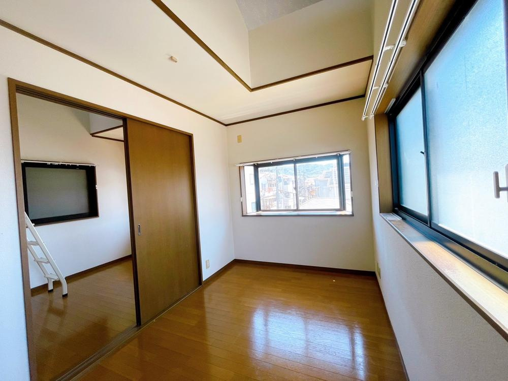 三箇２丁目　中古一戸建ての子供部屋|洋室5.0帖
■物件内覧・資金計画相談・住宅ローン相談、リフォーム相談、お問合せ受付中■
※当日・翌日のご内覧、ご相談はお電話でのお問合せがスムーズです！