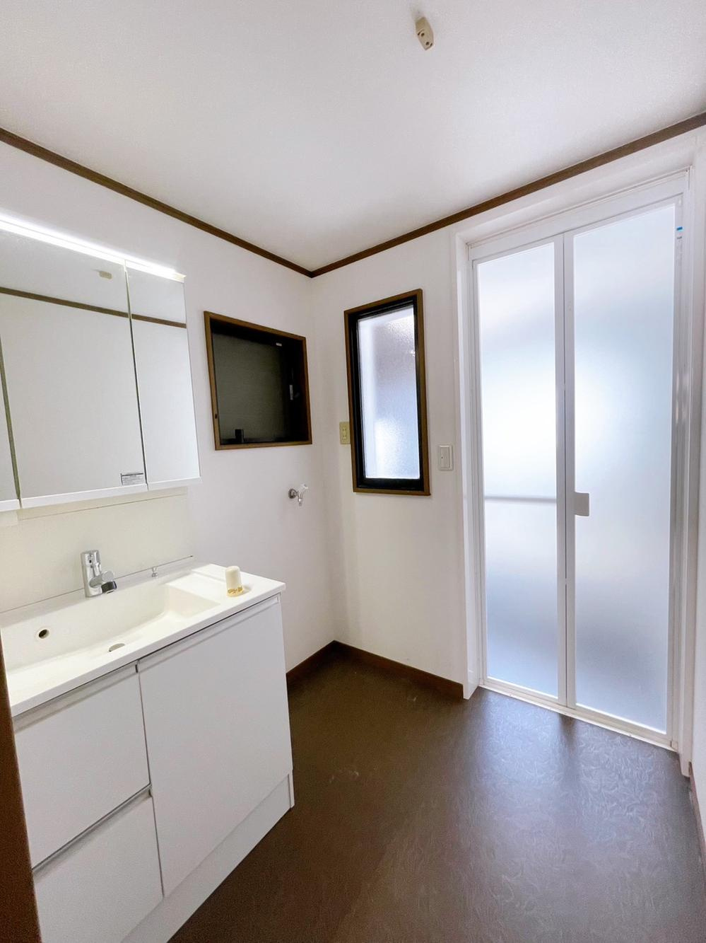 三箇２丁目　中古一戸建ての独立洗面台|シャワー付き洗面化粧台
■物件内覧・資金計画相談・住宅ローン相談、リフォーム相談、お問合せ受付中■
※当日・翌日のご内覧、ご相談はお電話でのお問合せがスムーズです！