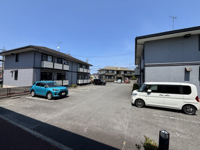 プリムローズⅢA棟の玄関|イメージ103号室の写真（反転あり）