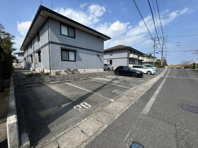プリムローズⅢA棟の駐車場
