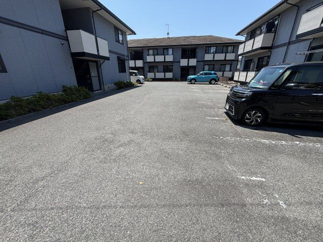 プリムローズⅢA棟の駐車場