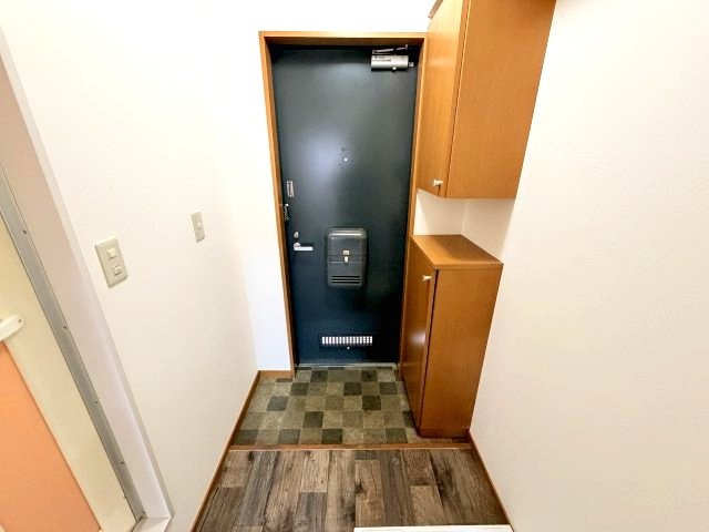 フローラ六甲の玄関