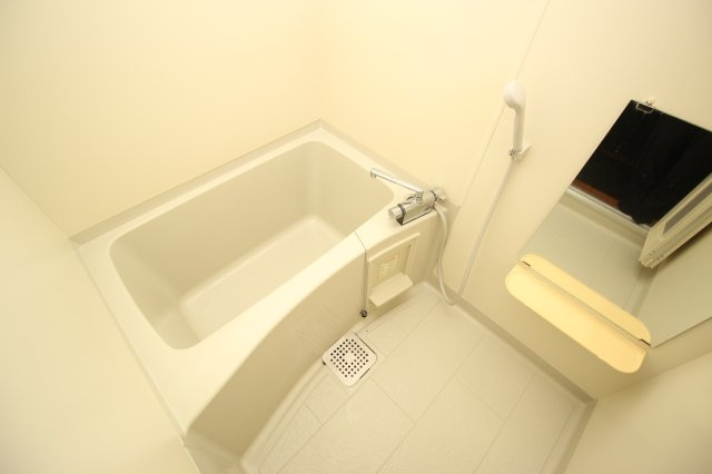 京都市右京区梅津高畝町の賃貸マンションの浴室