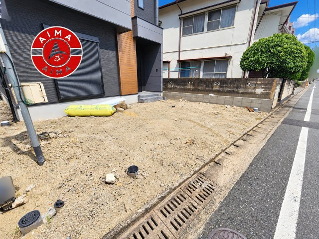 福岡市城南区片江2丁目第3-2棟（2号棟）の駐車場|広々した駐車場になります。3台並列駐車となります。