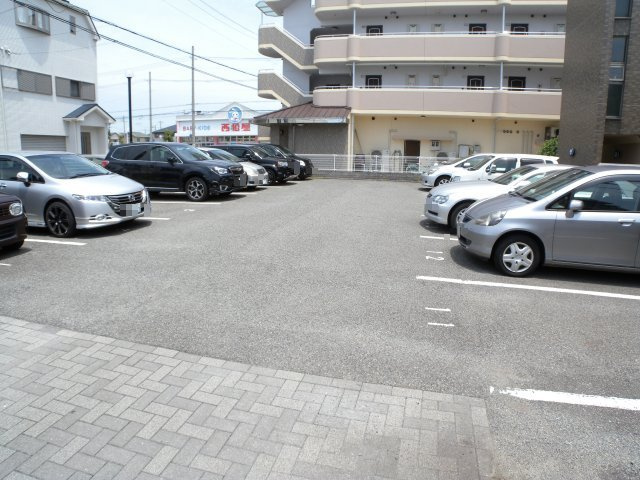 グランドシャリオの駐車場