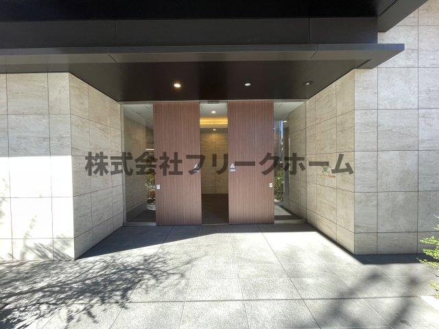 武蔵野市境２丁目の賃貸マンションのエントランス