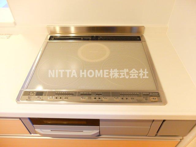 サンフェリーチェ篠山のキッチン|３口ＩＨコンロ付きでお料理も楽しめそうですね！