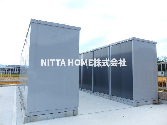 サンフェリーチェ篠山のその他共用部分|ストッカー付きでスタッドレスタイヤも置けます◆