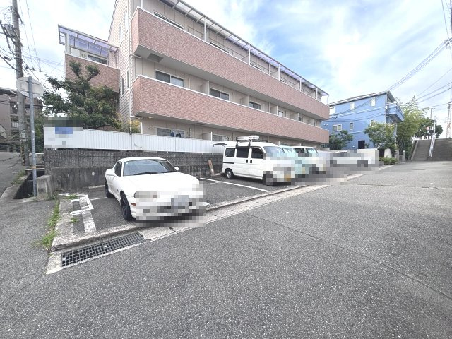 アビテ六甲 の駐車場
