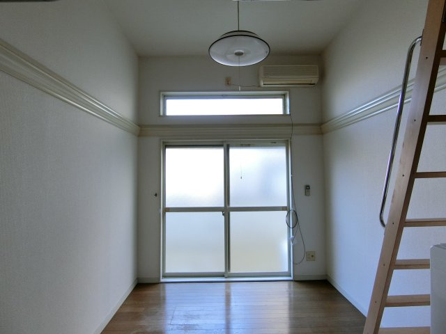 パストラル小山の洋室