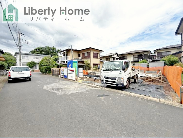 牛久市牛久町3期　新築戸建の前面道路含む現地写真
